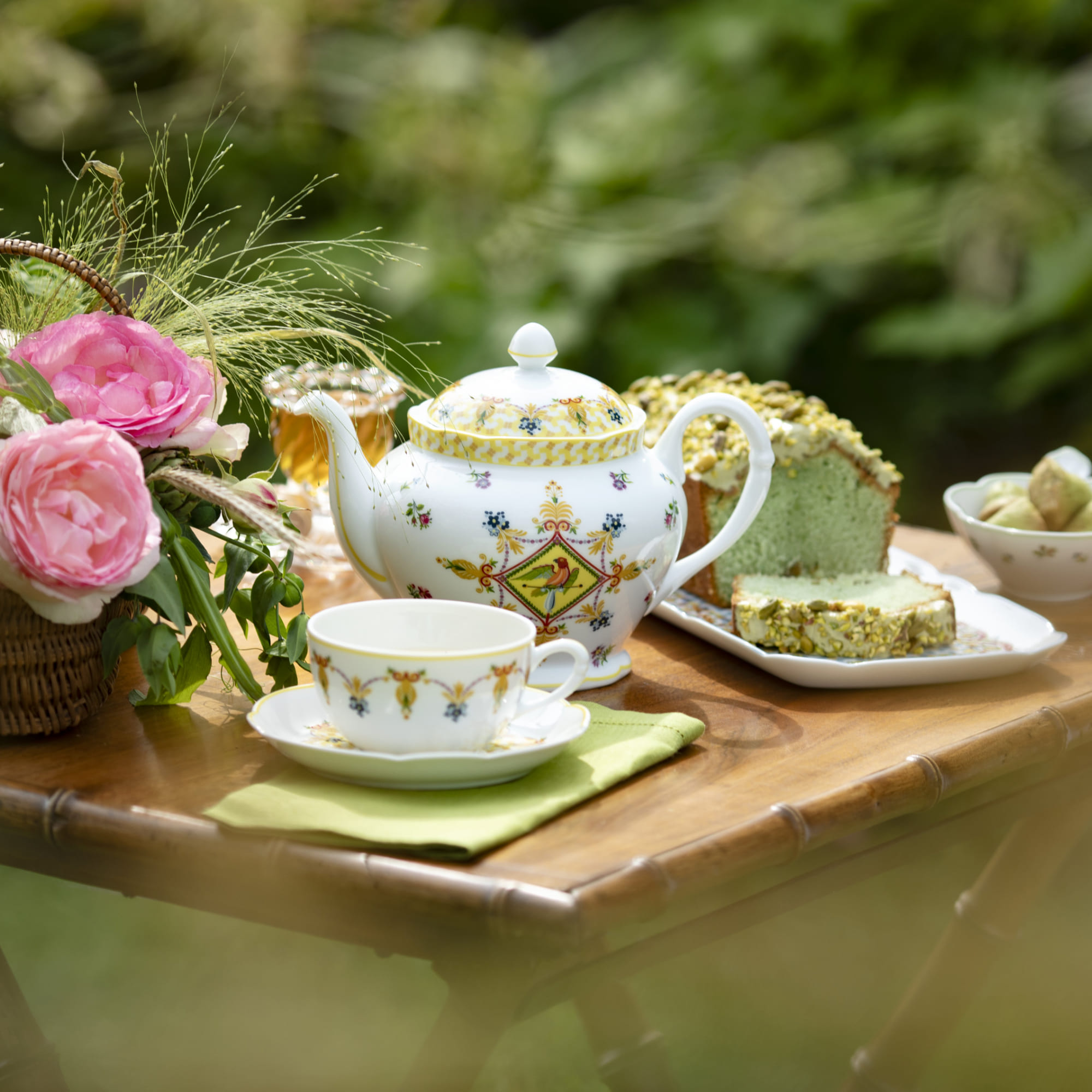 TRIANON 14 Tea cup and saucer